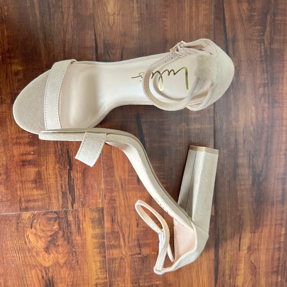 Lulus NWOB Elegant Cream Block Heel Shoes